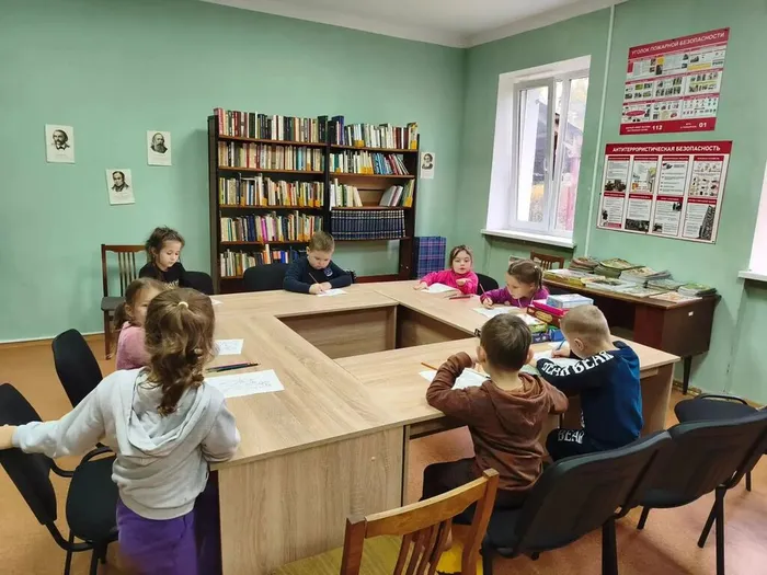Экскурсия в Залесовскую сельскую библиотеку детского сада