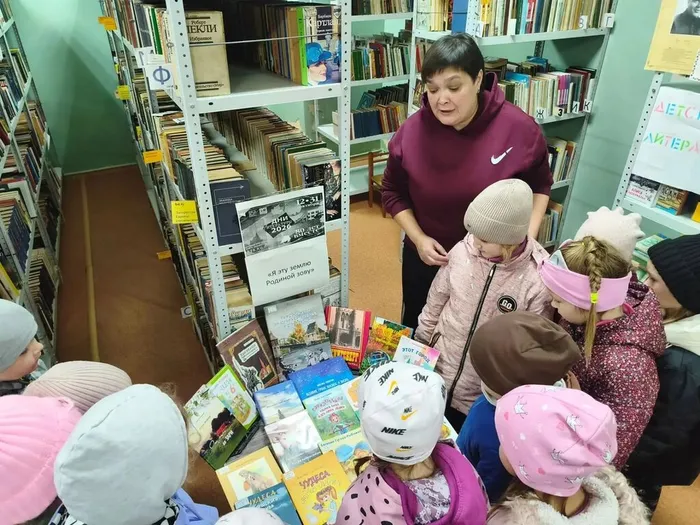 Экскурсия в Залесовскую сельскую библиотеку детского сада