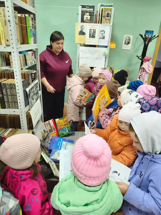 Экскурсия в Залесовскую сельскую библиотеку детского сада
